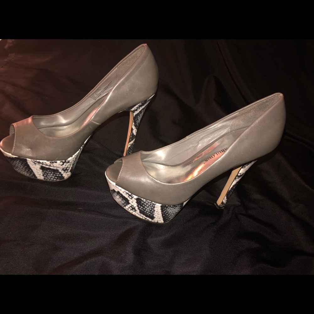 Size 6 pump